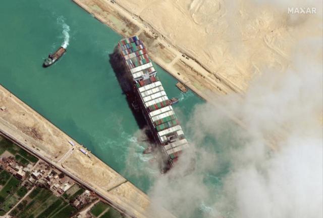 Immagine di repertorio della Evergiven bloccata nel canale di Suez Immagine di repertorio della Evergiven bloccata nel canale di Suez