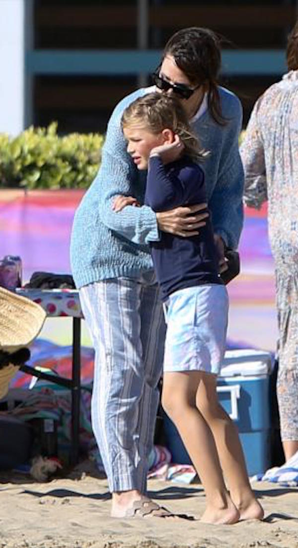 Santa Monica,Jennifer Garner con il figlio Samuel alla festa scolastica