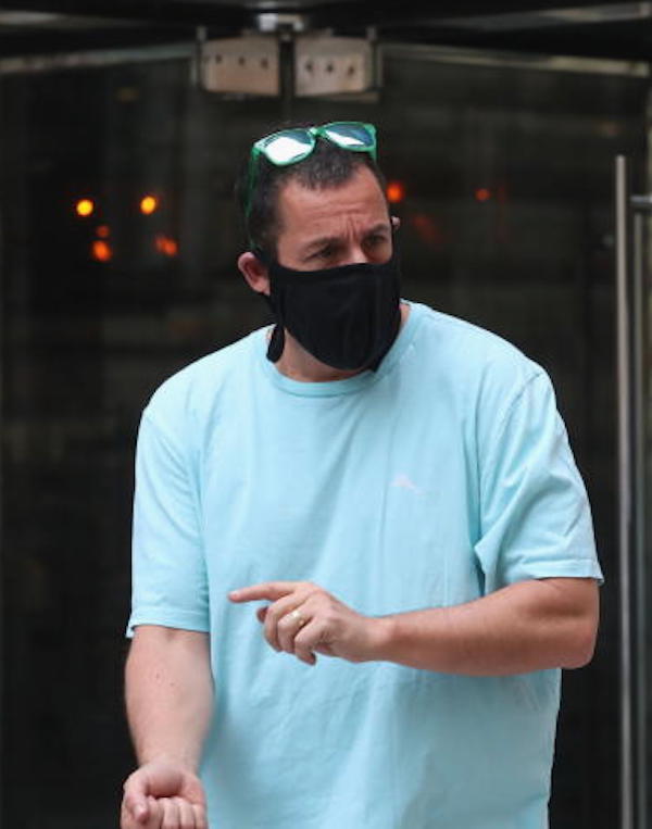 ADAM SANDLER A PRAGA FIRMA AUTOGRAFI ALLE SUE FANS