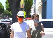 Jennifer Garner festeggia diploma di Seraphina dipingendo il vetro della auto