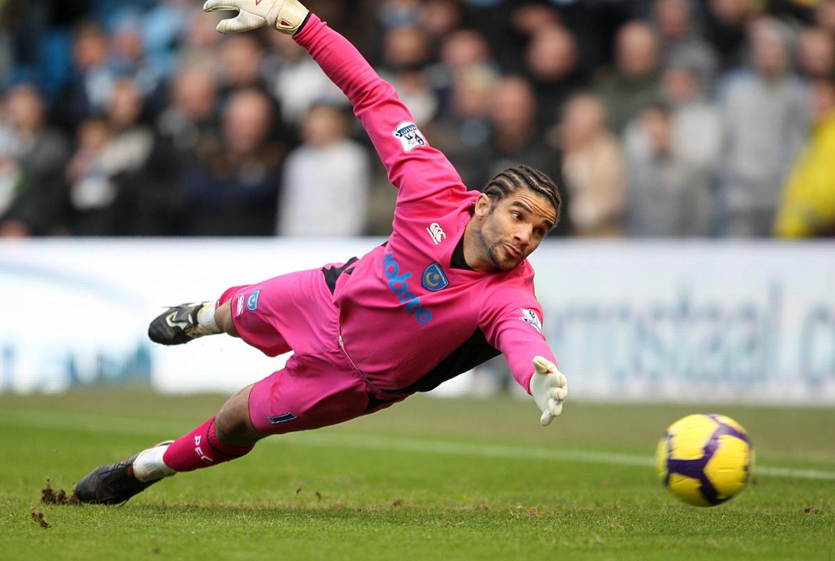DAVID JAMES – Dalla nazionale inglese al tracollo finanziario. Per risolvere il suoi problemi economici ha dovuto mettere all’asta l’enorme collezione di maglie che aveva costruito in tanti anni di carriera. DAVID JAMES – Dalla nazionale inglese al tracollo finanziario. Per risolvere il suoi problemi economici ha dovuto mettere all’asta l’enorme collezione di maglie che aveva costruito in tanti anni di carriera.