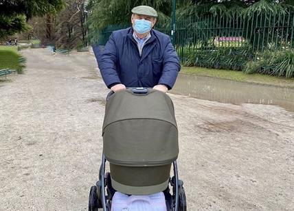 Gerry Scotti a spasso per Milano con la nipotina Virginia