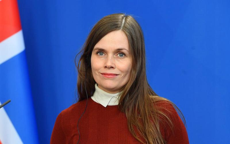 Katrín Jakobsdóttir è la Prima Ministra dell'Islanda dal 2017, ovvero da quando aveva solo 31 anni. Esponente della sinistra ambientalista, era già stata Ministra e il suo Governo si caratterizza per una forte impronta femminista Katrín Jakobsdóttir è la Prima Ministra dell'Islanda dal 2017, ovvero da quando aveva solo 31 anni. Esponente della sinistra ambientalista, era già stata Ministra e il suo Governo si caratterizza per una forte impronta femminista