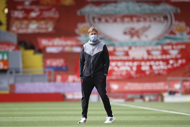 Jurgen Klopp, tecnico del Liverpool, in un Anfield Road desolantemente vuoto: senza i tifosi sugli spalti, i conti non tornano Jurgen Klopp, tecnico del Liverpool, in un Anfield Road desolantemente vuoto: senza i tifosi sugli spalti, i conti non tornano