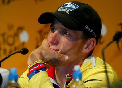 Lance Armstrong accusato di correre il Tour de France con un motore nella bici