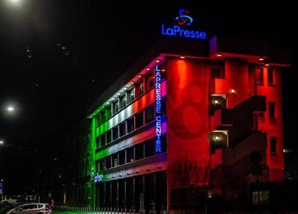 Covid, la facciata dell'edificio di LaPresse si illumina con il Tricolore