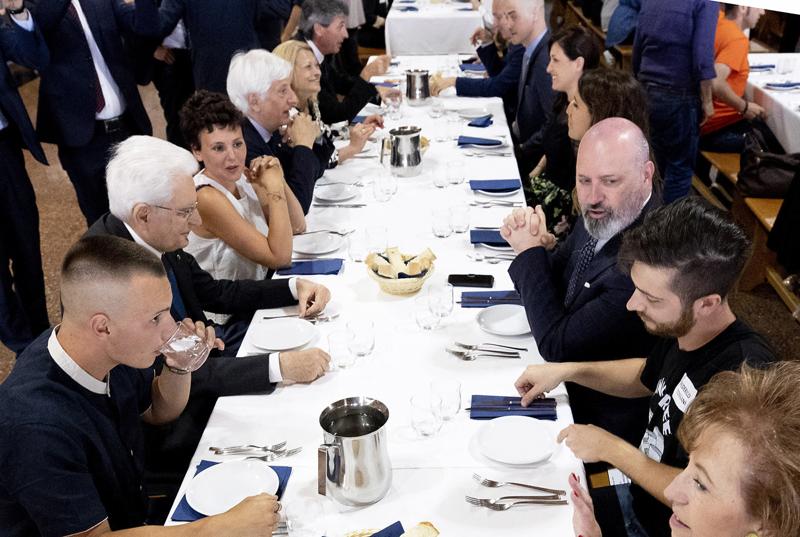 26 giugno 2018: Il Presidente della Repubblica Sergio Mattarella e il Presidente della Regione Emilia Romagna a pranzo con Letizia Moratti e gli ospiti di San Patrignano, in occasione dei 40 anni di attività della Comunità (Foto Paolo Giandotti/Ufficio Stampa Quirinale/LaPresse) 26 giugno 2018: Il Presidente della Repubblica Sergio Mattarella e il Presidente della Regione Emilia Romagna a pranzo con Letizia Moratti e gli ospiti di San Patrignano, in occasione dei 40 anni di attività della Comunità (Foto Paolo Giandotti/Ufficio Stampa Quirinale/LaPresse)