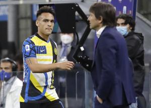 Conte e Lautaro: pace sul ring E Lukaku fa lo speaker. Video
