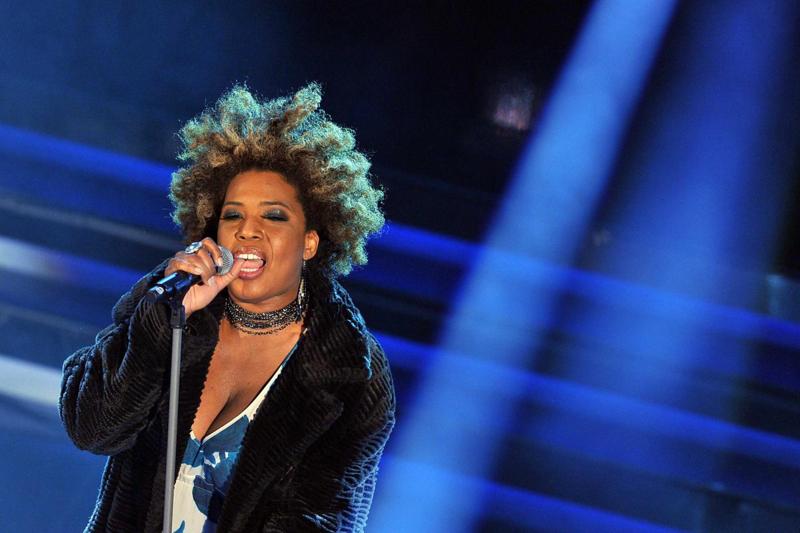 MACY GRAY – Esplosa nel 1999 grazie al successo del singolo "I try" e poi famosa anche come attrice, nel 2003 fu scelta da David Bowie per aprire i suoi concerti: "Il solo fatto di sapere che conosca i miei dischi e gli piacciano è davvero meraviglioso", disse MACY GRAY – Esplosa nel 1999 grazie al successo del singolo "I try" e poi famosa anche come attrice, nel 2003 fu scelta da David Bowie per aprire i suoi concerti: "Il solo fatto di sapere che conosca i miei dischi e gli piacciano è davvero meraviglioso", disse