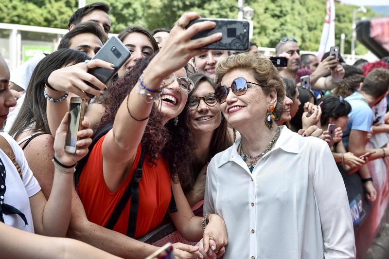 Il 22 aprile compirà 80 anni, ma è più in forma che mai! Discografica di lungo corso, Mara Maionchi si è fatta amare a "X Factor" anche per il suo stile schietto. A "LOL" è co-conduttrice, accanto a Fedez Il 22 aprile compirà 80 anni, ma è più in forma che mai! Discografica di lungo corso, Mara Maionchi si è fatta amare a "X Factor" anche per il suo stile schietto. A "LOL" è co-conduttrice, accanto a Fedez