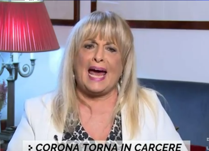 Fabrizio Corona, appello disperato della madre: "Se va in carcere muore".VIDEO