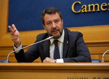 Covid, Salvini: "Licenziare Arcuri. Aprire ristoranti, palestre e teatri" Covid, Salvini: "Licenziare Arcuri. Aprire ristoranti, palestre e teatri"