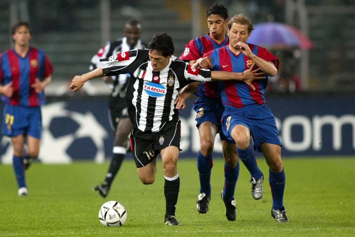 L'ex laziale Mendieta, qui con la maglia del Barcellona contro la Juve, è tra i fondatori di Player 4 Player L'ex laziale Mendieta, qui con la maglia del Barcellona contro la Juve, è tra i fondatori di Player 4 Player