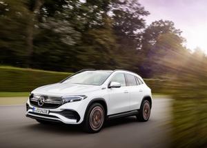 Mercedes EQA sceglie i tetti della Capitale per un’esclusiva anteprima