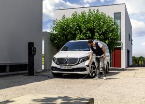 Mercedes lancia EQV, monovolume a trazione elettrica