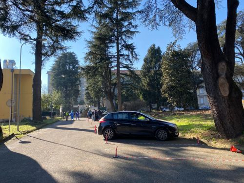 Il presidio per la somministrazione dei vaccini anti-covid all'ospedale militare di Baggio (Foto Mianews) Il presidio per la somministrazione dei vaccini anti-covid all'ospedale militare di Baggio (Foto Mianews)