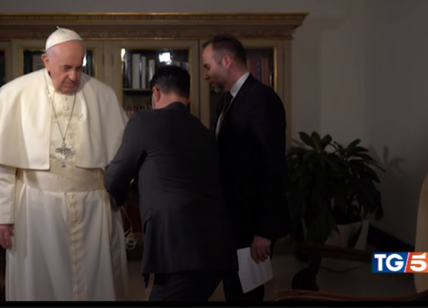 Il Papa censurato da Vatican News. "L'intervista non va messa sui social"