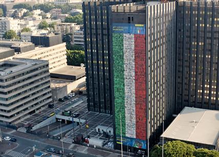 Poste Italiane, realizzato un tricolore di 60 metri per tifare gli Azzurri