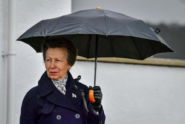La Principessa Anna sarà al fianco di Carlo, alla testa del corteo funebre La Principessa Anna sarà al fianco di Carlo, alla testa del corteo funebre