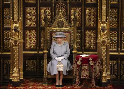 Royal Family, annuncio ufficiale: la Regina Elisabetta avrà un nipote italiano