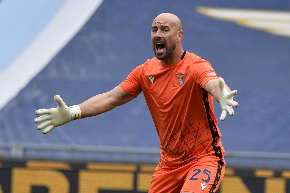 PEPE REINA – Il portiere della Lazio, nonostante i suoi 38 anni, garantisce sempre piena affidabilità, ogni volta che viene chiamato in causa. PEPE REINA – Il portiere della Lazio, nonostante i suoi 38 anni, garantisce sempre piena affidabilità, ogni volta che viene chiamato in causa.