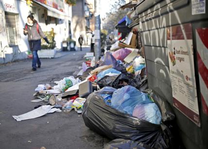 Roma nel caos rifiuti, Zingaretti: maxi gara Invitalia per spedirli all'estero