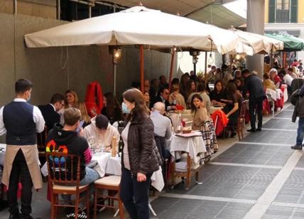 Covid, nuove regole per i ristoranti: in zona bianca nessun limite all'esterno