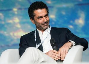De Benedetti, il figlio Rodolfo incassa quasi 2 milioni di euro dalla holding di famiglia. Insorgono gli azionisti