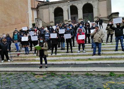 I Rom manifestano in Campidoglio “Vogliamo case popolari, non ghetti”