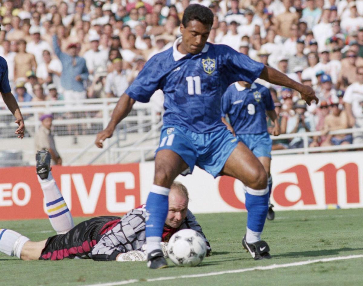 ROMARIO – Dal titolo di Campione del Mondo al carcere per i mancati pagamenti degli alimenti alla ex moglie. La parabola del bomber brasiliano è stata stroncata dalla bancarotta. ROMARIO – Dal titolo di Campione del Mondo al carcere per i mancati pagamenti degli alimenti alla ex moglie. La parabola del bomber brasiliano è stata stroncata dalla bancarotta.
