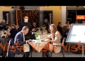 Salvini pranza con Francesca "Prendo carne cruda". VIDEO