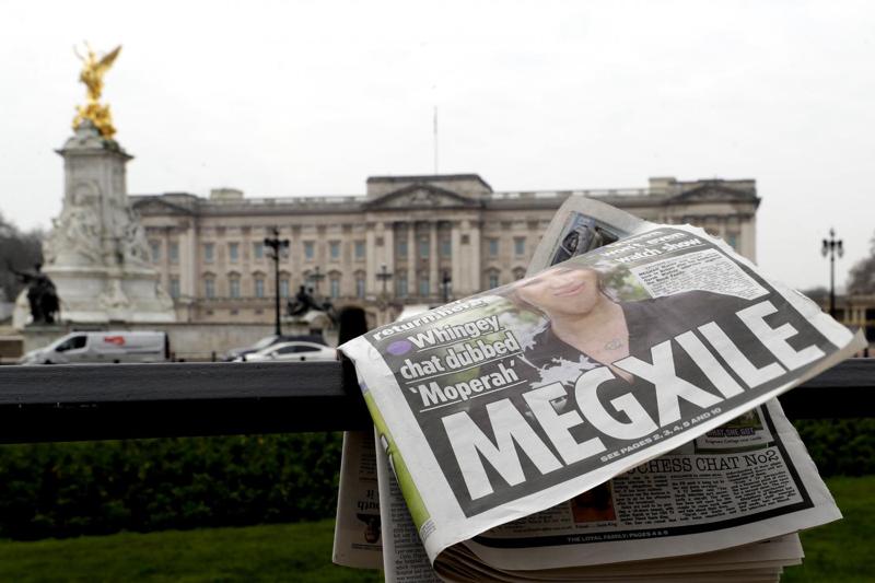 La reazione della stampa inglese alla clamorosa rottura tra la coppia Meghan-Harry e il resto della Famiglia Reale La reazione della stampa inglese alla clamorosa rottura tra la coppia Meghan-Harry e il resto della Famiglia Reale