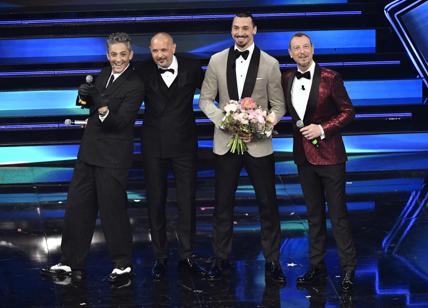 Ibrahimovic a Sanremo con un passaggio in moto. E sul palco con Mihajlovic...