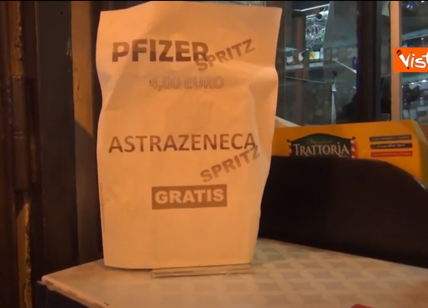 Pfizer e Astrazeneca diventano Spritz: la nuova 'movida' a Napoli. VIDEO
