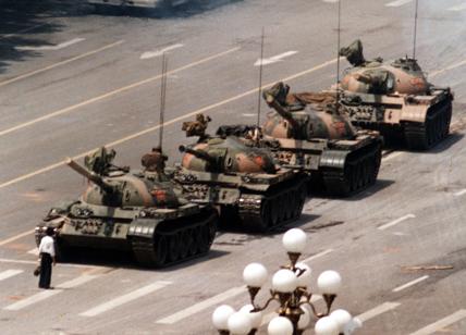32° anniversario di Tienanmen: censurata la foto iconica? "No, errore umano"