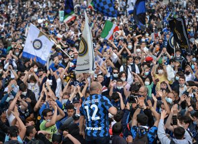 TIFOSI INTER SCUDETTO PIAZZA DUOMO