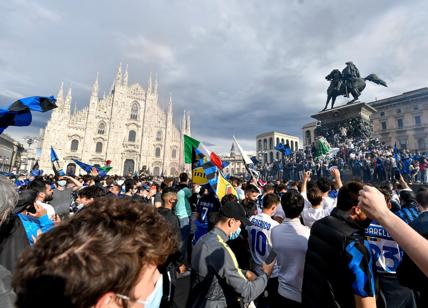 TIFOSI INTER SCUDETTO PIAZZA DUOMO
