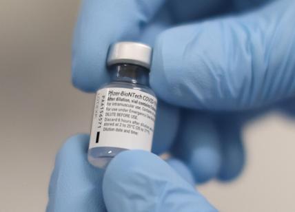 Vaccino Pfizer, serve maggiore trasparenza. Le colpe dell'Unione Europea