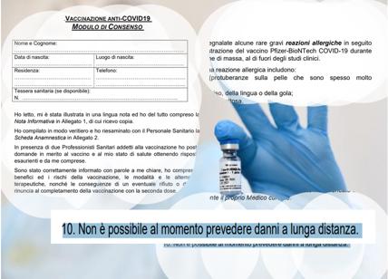 Vaccino Covid, modulo consenso: non è possibile prevedere danni lunga distanza