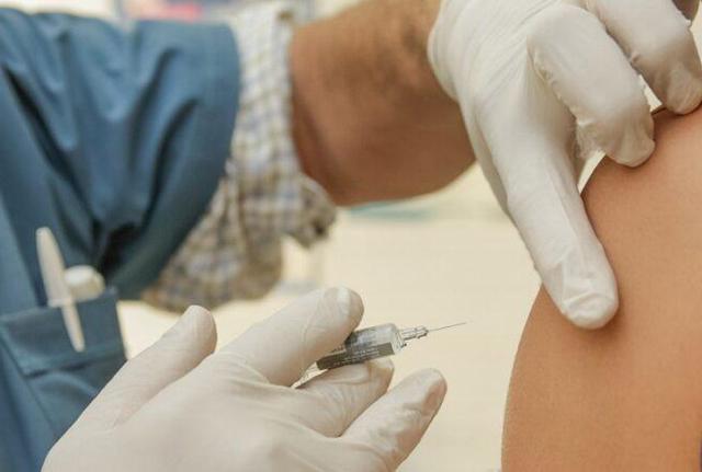 L'anti-Covid ai lavoratori lombardi: in giunta i centri vaccinali aziendali