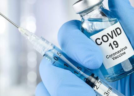 Vaccini Covid, sospendere i brevetti alla aziende che li producono
