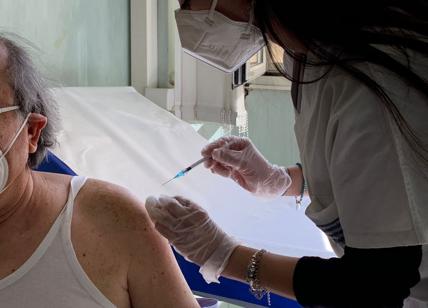 Coronavirus, furbetti del vaccino a Oristano: indagati 15 medici e infermieri