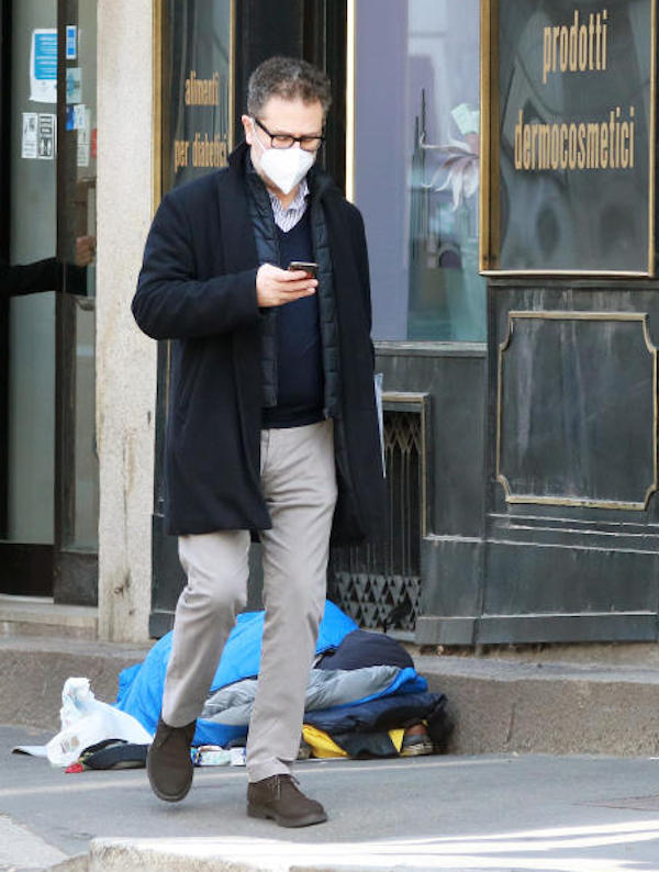 Fabio Fazio , Gauarda un barbone senza tetto  Ipa