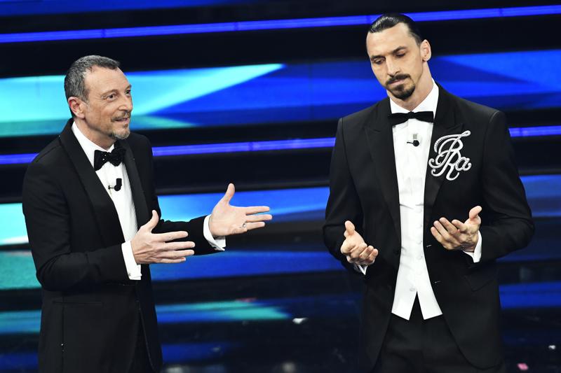 Zlatan Ibrahimovic e Amadeus - Sanremo 2021 (Lapresse)