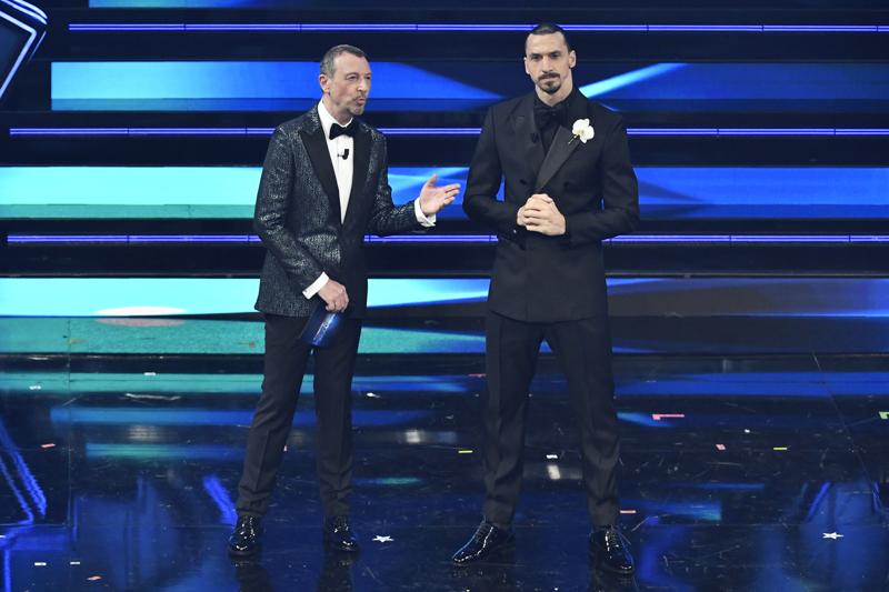 Zlatan Ibrahimovic e Amadeus - Sanremo 2021 (Lapresse)