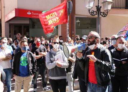 Ex Ilva, sciopero di 24 ore a Taranto: faccia a faccia tra l'ad e lavoratori