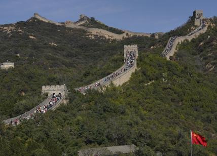 Il drago capitalista assedia la Grande Muraglia cinese