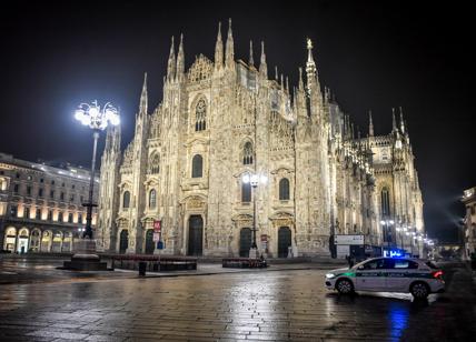 Climber scala il Duomo di Milano per farsi un selfie sulla Madonnina