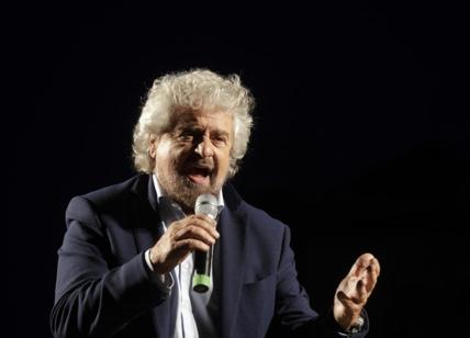 È flop per Beppe Grillo a teatro. Mischia politica e spettacolo per soldi