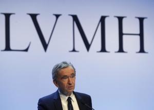 Crisi del lusso e dazi, Arnault corre ai ripari: LVMH apre un nuovo stabilimento negli Stati Uniti